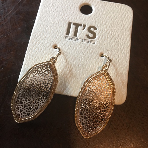 Framed earrings - Picture 3 of 3